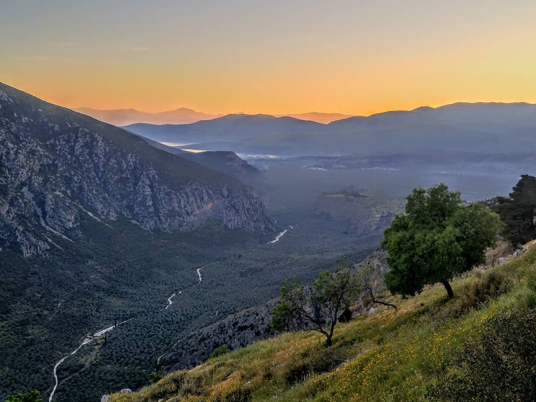 Delfos sunset . . . . . (en Delfos, Grecia)