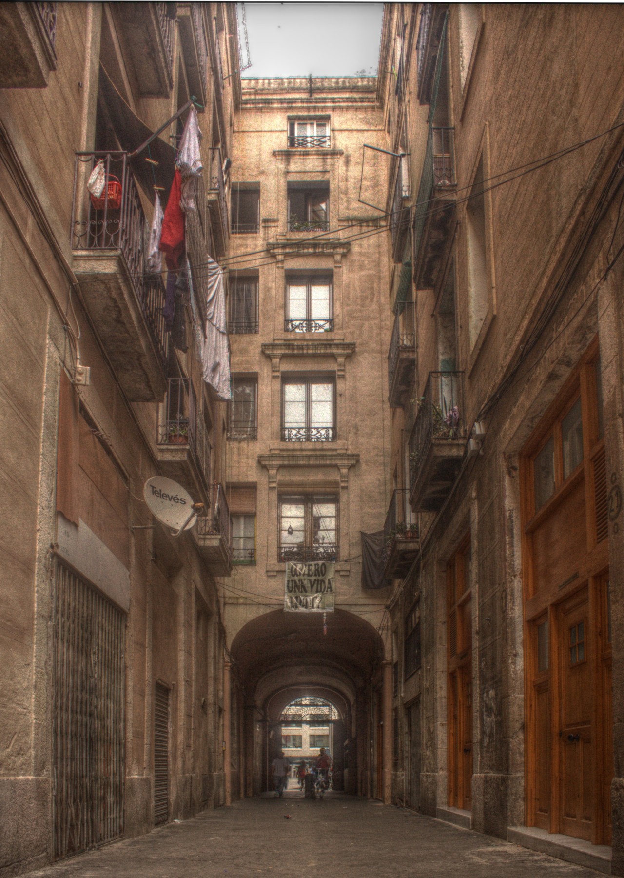 Para seguir entrando en el pasaje.